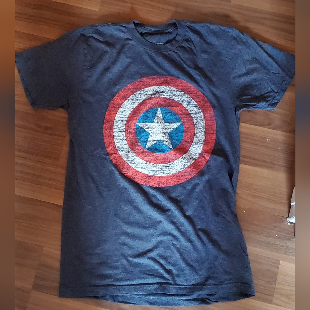 Mens Small Marvel Captain America Tee